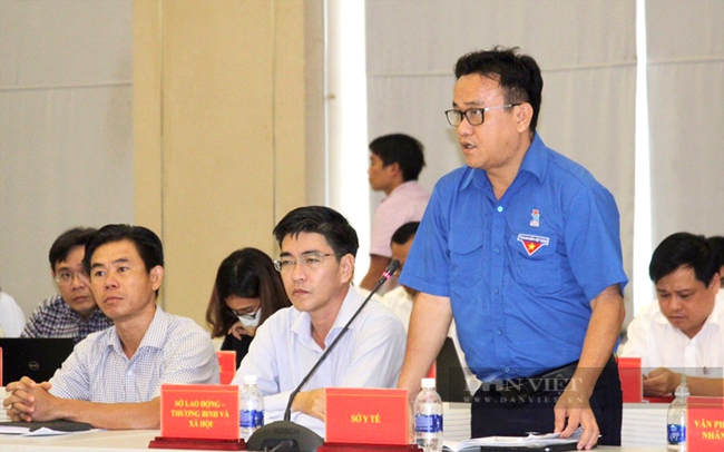 Bác sĩ Huỳnh Minh Chín – Phó Giám đốc Sở Y tế Bình Dương thông tin về tình hình dịch Covid-19 trong 9 tháng năm 2022. Ảnh: Trần Khánh