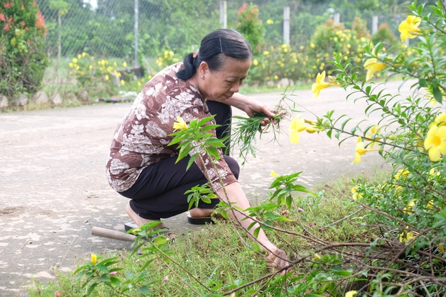 Đồng Nai: Cả xã Bình Lợi ra sức làm đẹp đường sá, khu dân cư để nâng chất nông thôn mới kiểu mẫu - Ảnh 1.