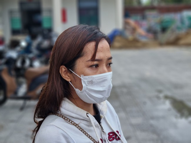Vụ học sinh tiểu học tại Đà Nẵng bị đánh bầm tím tay chân: Vẫn tiếp tục cho con học tại trường - Ảnh 2.