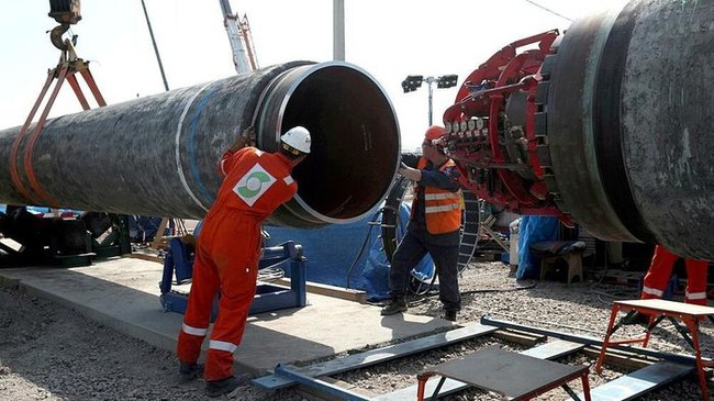 EU áp trần giá dầu Nga, Moscow nói sẽ lập tức trả đũa  - Ảnh 1.