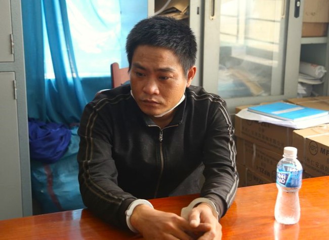 Ninh Thuận: Bắt đối tượng có 8 tiền án, tiền sự cất giấu súng tại nhà - Ảnh 1.