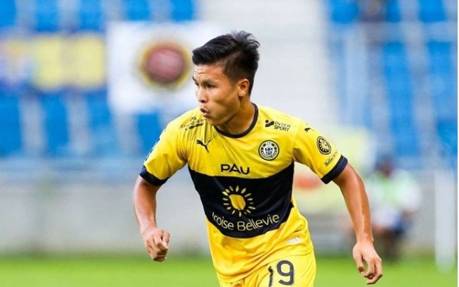 Quang Hải nhận ưu ái đặc biệt từ HLV Pau FC - Ảnh 1.