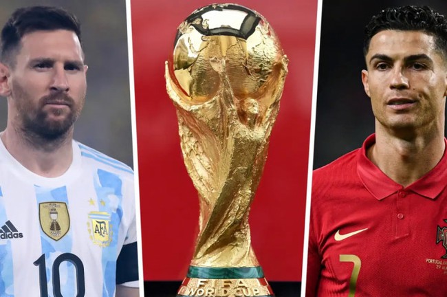 Messi và Ronaldo là hai tên tuổi lừng lẫy trong làng bóng đá thế giới, và World Cup sẽ đánh dấu một lần đối đầu kinh điển giữa họ. Xem ngay hình ảnh về hai siêu sao này, cùng chiếc cúp nhỏ mà cả hai muốn giành lấy trong giải đấu sôi động này!