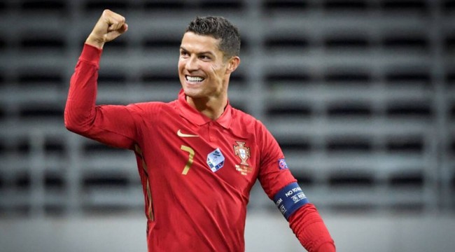 Messi, Ronaldo và kỳ World Cup cuối cùng: Nơi chiếc cúp nhỏ mang theo giấc mơ to - Ảnh 1.
