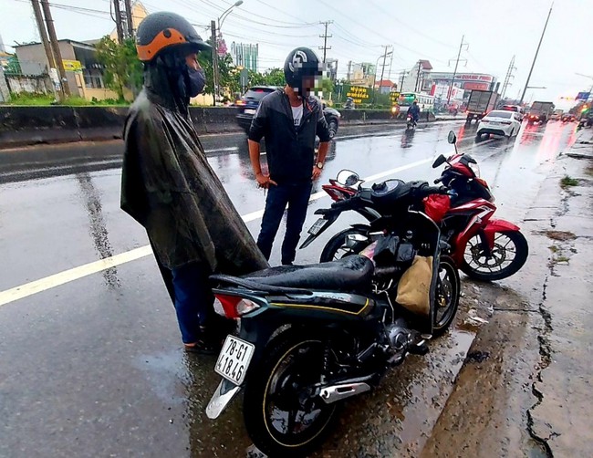 Long An: Cảnh sát hình sự tỉnh “đón lõng” hơn 30 cây số bắt gọn nhóm đối tượng gây án liên tỉnh - Ảnh 1.