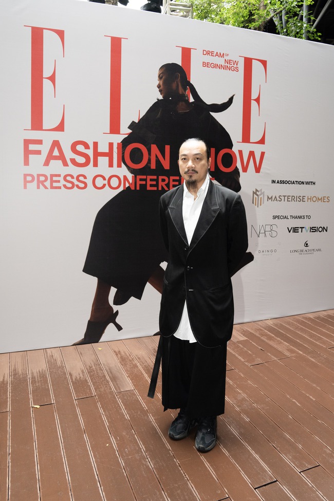Elle Fashion Show 2022: Sàn diễn thời trang dài 130 mét với 100 người mẫu trình diễn - Ảnh 3.