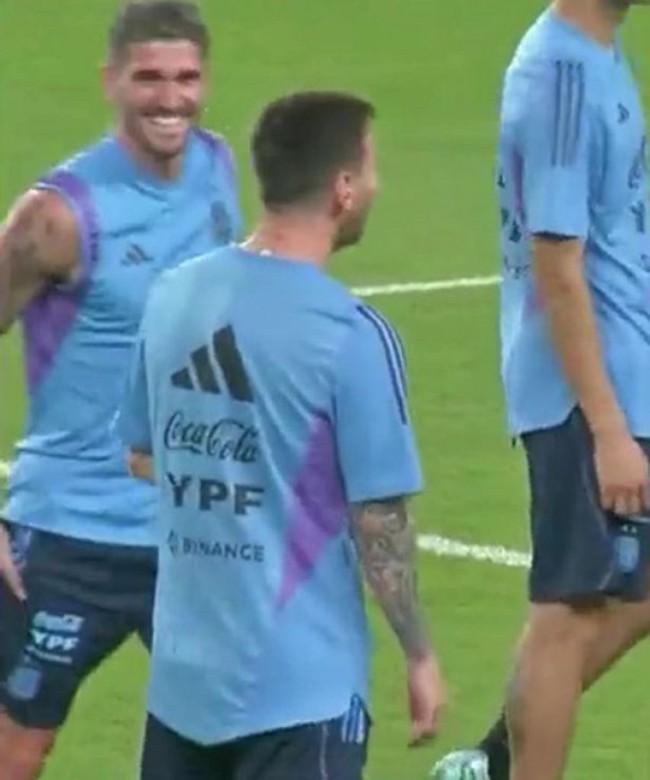 Messi khiến đồng đội lo sốt vó vì chấn thương sát thềm World Cup? - Ảnh 1.