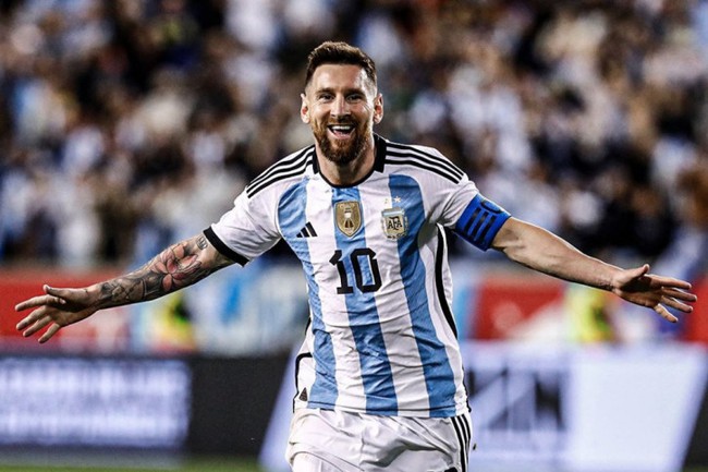 Messi khiến đồng đội lo sốt vó vì chấn thương sát thềm World Cup? - Ảnh 2.
