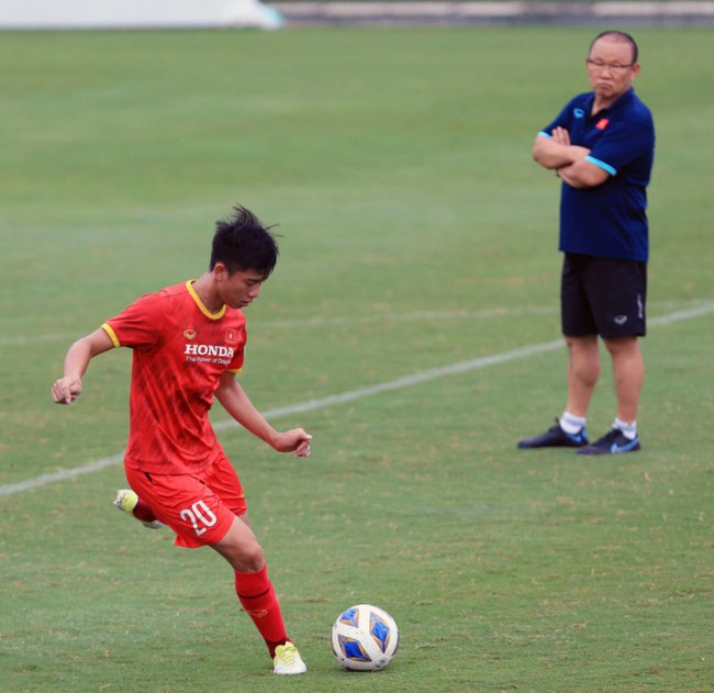 Phan Văn Đức: “Vũ khí hạng nặng&quot; trong tay HLV Park Hang-seo - Ảnh 2.