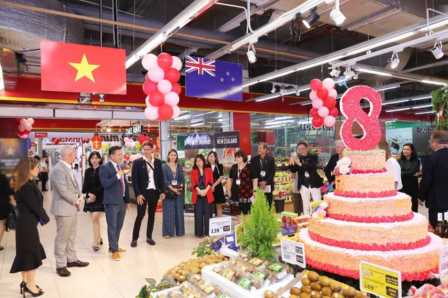 Tổng Lãnh sự quán cùng các nhà cung cấp New Zealand thăm và làm việc tại WinMart Times City