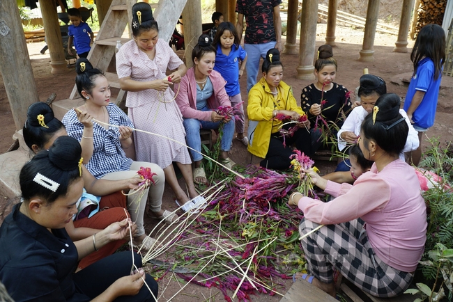 Độc đáo: Tết Hoa mào gà của người Cống ở Lả Chà   - Ảnh 3.