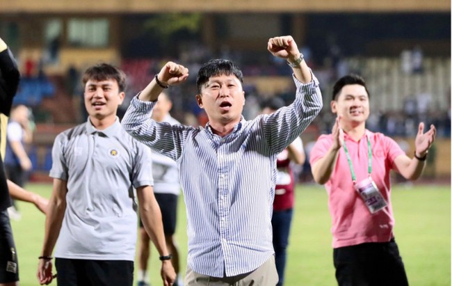 Hà Nội FC phán quyết tương lai của HLV Chun Jae Ho và 3 học trò - Ảnh 1.