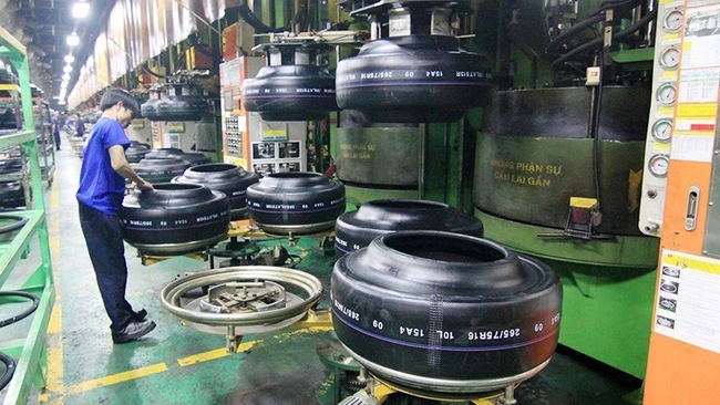 Dây chuyền sản xuất lốp ôtô tại nhà máy của Công ty TNHH Lốp Kumho Việt Nam. Ảnh: Vũ Sinh