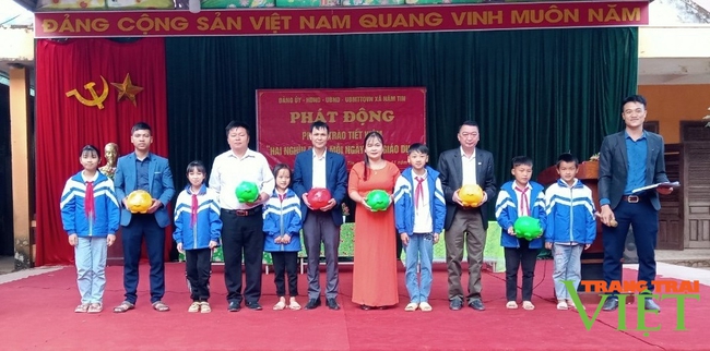 Nậm Pồ: Phát động phong trào "Tiết kiệm 2.000 đồng mỗi ngày cho giáo dục" - Ảnh 1. Nậm Pồ: Phát động phong trào "Tiết kiệm 2.000 đồng mỗi ngày cho giáo dục" - Ảnh 1.