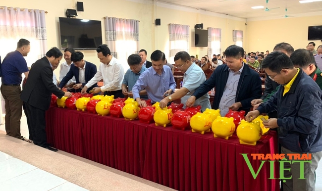 Nậm Pồ: Phát động phong trào "Tiết kiệm 2.000 đồng mỗi ngày cho giáo dục" - Ảnh 3. Nậm Pồ: Phát động phong trào "Tiết kiệm 2.000 đồng mỗi ngày cho giáo dục" - Ảnh 3.