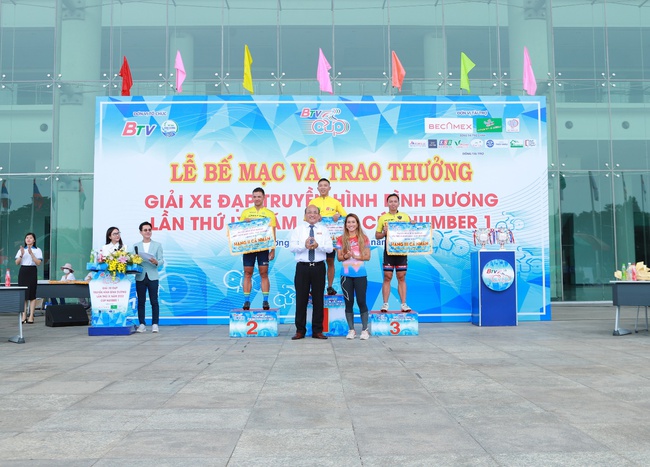 Hàng trăm tay đua tranh tài chặng cuối mùa giải xe đạp Truyền hình Bình Dương lần thứ IX Cúp Number 1  - Ảnh 2.