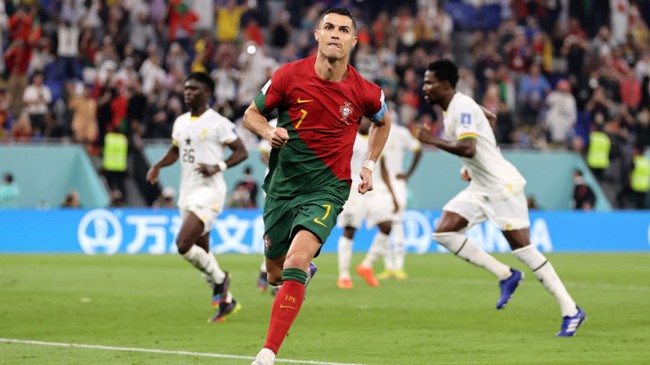 Cristiano Ronaldo lập kỷ lục: Ghi bàn ở 5 kỳ World Cup - Ảnh 2.