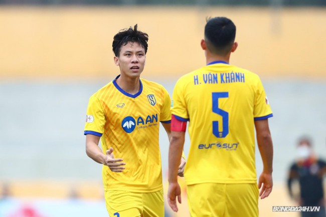 &quot;Trảm&quot; 3 ngoại binh, SLNA chiêu mộ trung vệ Brazil hay nhất V.League - Ảnh 1.