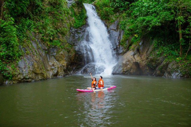 Khu du lịch sinh thái Công Trời Đông Giang lập kỷ luật Việt Nam với nhiều thác nước tự nhiên nhất - Ảnh 4.