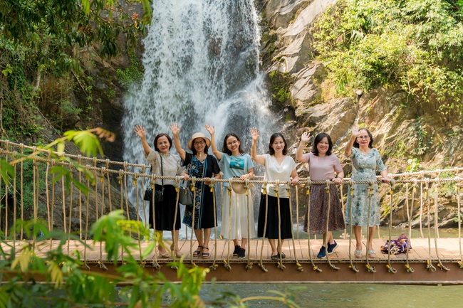 Khu du lịch sinh thái Công Trời Đông Giang lập kỷ luật Việt Nam với nhiều thác nước tự nhiên nhất - Ảnh 5.