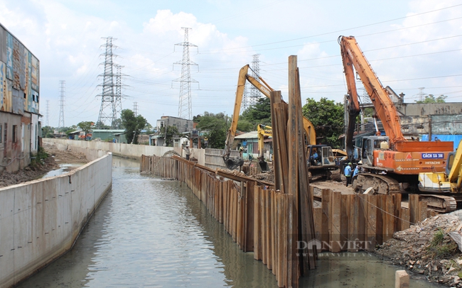 TP.Thuận An đang tập trung cải tạo hệ thống kênh tiêu thoát nước đô thị. Ảnh: Nguyên Vỹ