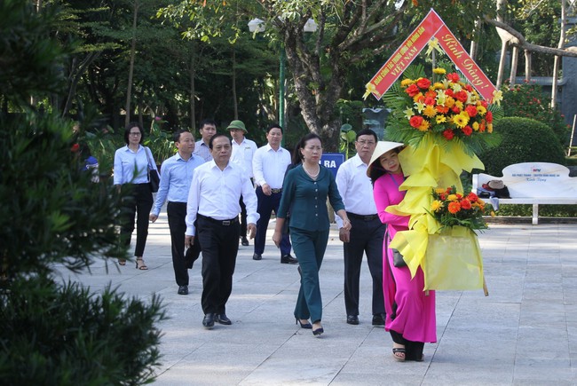 Phó Chủ tịch T.Ư Hội NDVN Bùi Thị Thơm ấn tượng với các mô hình kinh tế của nông dân Nghệ An - Ảnh 1.