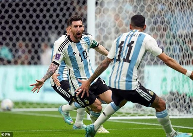 Bức ảnh cho thấy, Messi xứng đáng &quot;người truyền lửa&quot; cho Argentina - Ảnh 2.