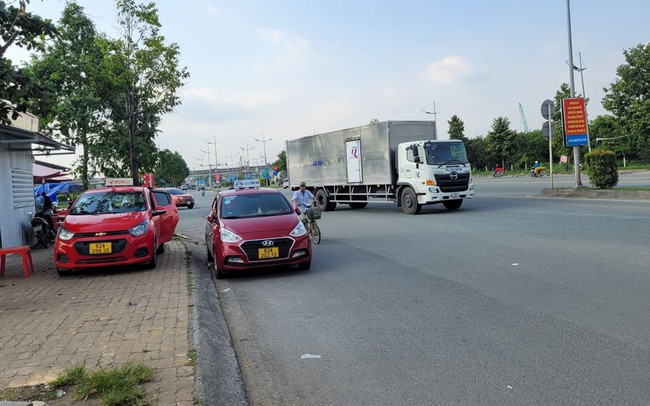 Điều tra nhóm thanh niên nghi cạnh tranh đón khách, chặn đánh nam tài xế taxi đi cấp cứu nhiều ngày ở Long An - Ảnh 1.