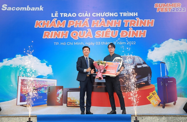 Sacombank trao giải cho khách hàng trúng thưởng chương trình khuyến mãi “Khám phá hành trình - Rinh quà siêu đỉnh” - Ảnh 2.