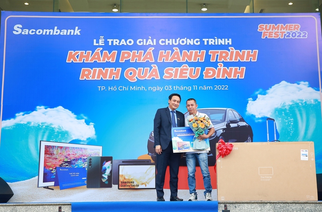 Sacombank trao giải cho khách hàng trúng thưởng chương trình khuyến mãi “Khám phá hành trình - Rinh quà siêu đỉnh” - Ảnh 3.