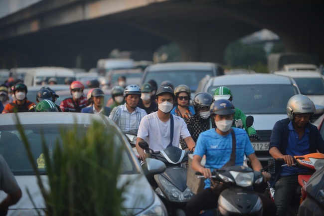 Năm 2022, mức phạt lỗi đỗ xe ô tô sai quy định không phải ai cũng biết - Ảnh 1.