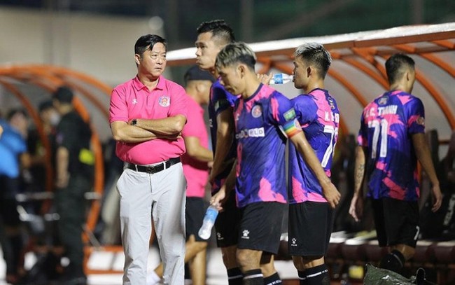 Trước &quot;chung kết ngược&quot;, GĐKT Lê Huỳnh Đức bất ngờ rời Sài Gòn FC - Ảnh 2.