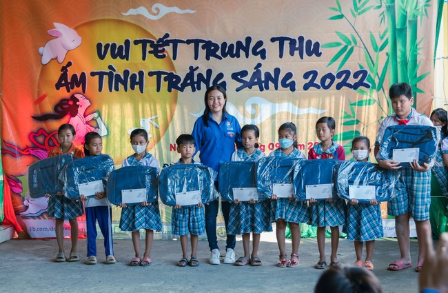 Giảng viên Trường ĐH Nguyễn Tất Thành đạt giải thưởng Nhà giáo trẻ tiêu biểu TP.HCM năm 2022 - Ảnh 2.