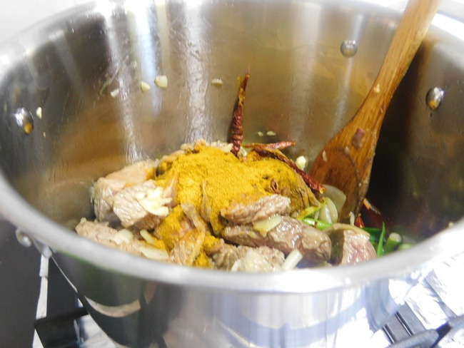 Làm món curry bò nóng hổi cho ngày gió lạnh - Ảnh 4.