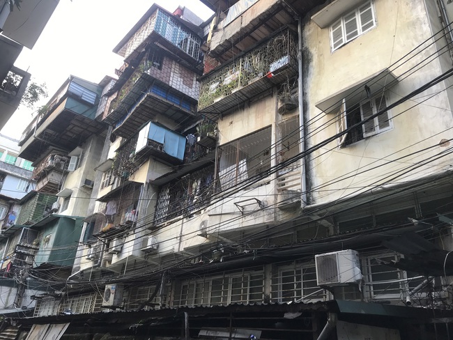 Hà Nội cần hơn 5.200 tỷ bố trí chỗ ở để xây lại chung cư cũ  - Ảnh 1.