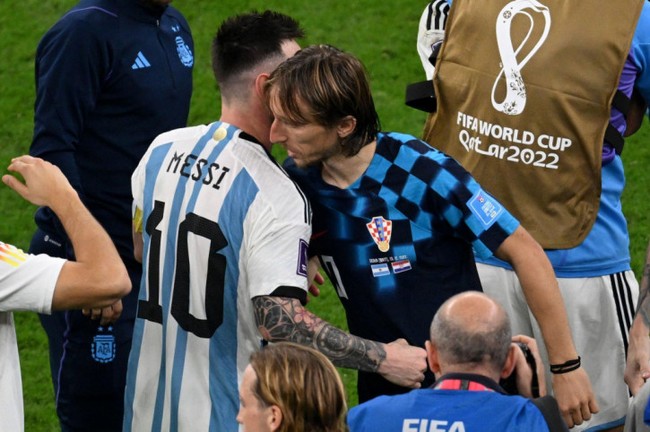 Modric bất bình với trọng tài, gửi lời nhắn ý nghĩa tới Messi và Argentina - Ảnh 2.