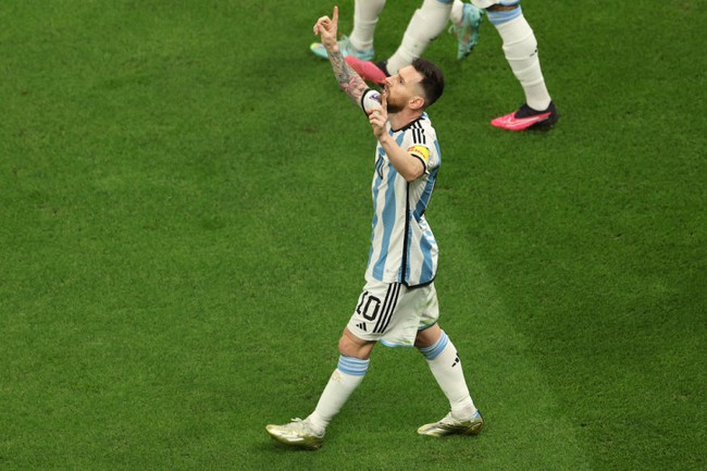 Tiết lộ: Messi từng bỏ tiền túi thay LĐBĐ Argentina trả lương cho nhân viên - Ảnh 1.