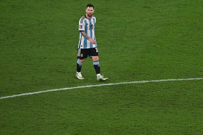 Messi đi bộ, gãi mông vẫn đưa Argentina vào chung kết World Cup 2022 - Ảnh 1.