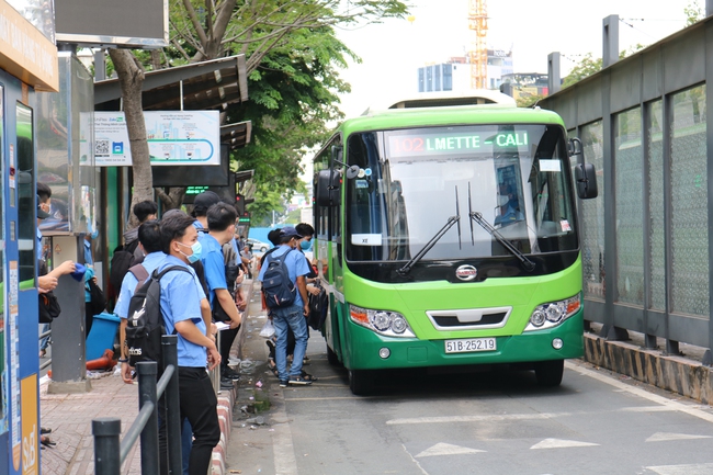 TP.HCM điều chỉnh xe buýt phục vụ người dân dịp Tết Dương lịch - Ảnh 1.
