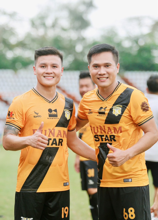 Ca sĩ Lương Viết Quang tiếp lửa thầy Park chinh phục AFF Cup - Ảnh 3.