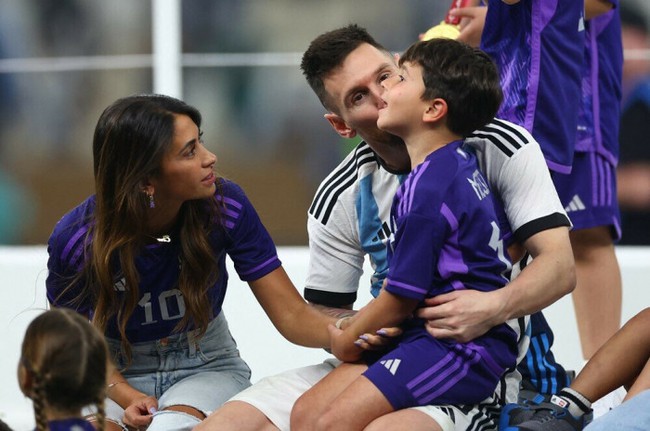 Sự cảm ơn của Messi với vợ đã truyền đạt thông điệp đầy yêu thương, tình cảm và ước mong đạt được khát khao vô địch tại World Cup