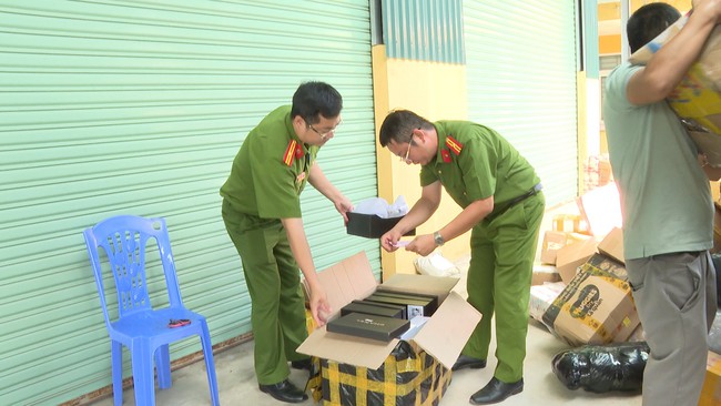Công ty Chuyển phát nhanh Thuận Phong liên tiếp bị bắt giữ hàng lậu tại Huế - Ảnh 1. Công ty Chuyển phát nhanh Thuận Phong liên tiếp bị bắt giữ hàng lậu tại Huế - Ảnh 1.