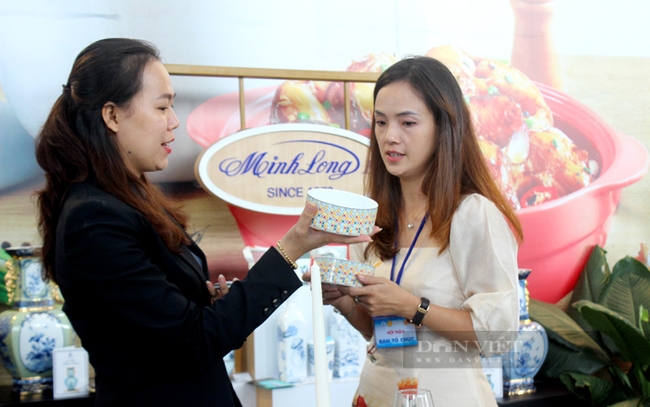 Công Ty TNHH Minh Long I (Bình Dương) đưa dòng gốm sứ dưỡng sinh đến tham dự Ngày hội khởi nghiệp đổi mới sáng tạo Quốc gia Techfesh Việt Nam 2022 tại Bình Dương. Ảnh: Nguyên Vỹ