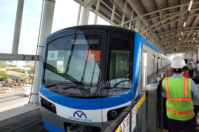 TP.HCM chính thức chạy thử nghiệm đoàn tàu metro số 1 - Ảnh 1.