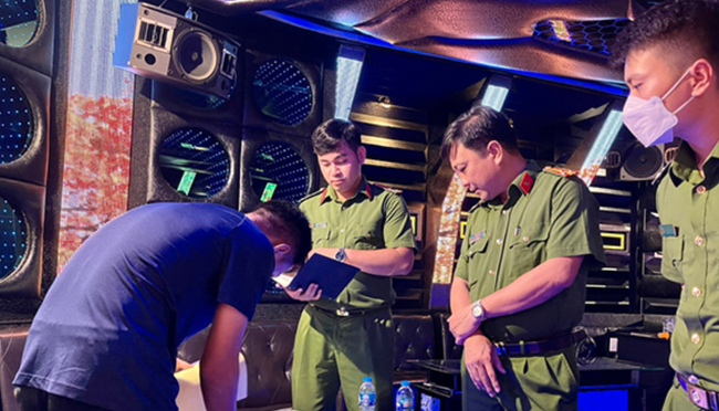 Vi phạm phòng cháy chữa cháy ở Đồng Nai: Chỉ 3 quán karaoke khắc phục sai phạm - Ảnh 1.