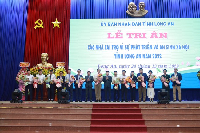 Long An: UBND tỉnh tổ chức Lễ tri ân các nhà tài trợ vì sự phát triển và an sinh xã hội  - Ảnh 1.