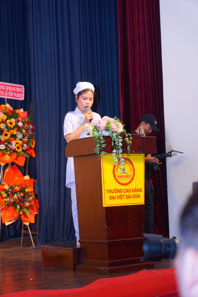 Trường Cao đẳng Đại Việt Sài Gòn trao bằng tốt nghiệp cho gần 600 tân khoa - Ảnh 3.