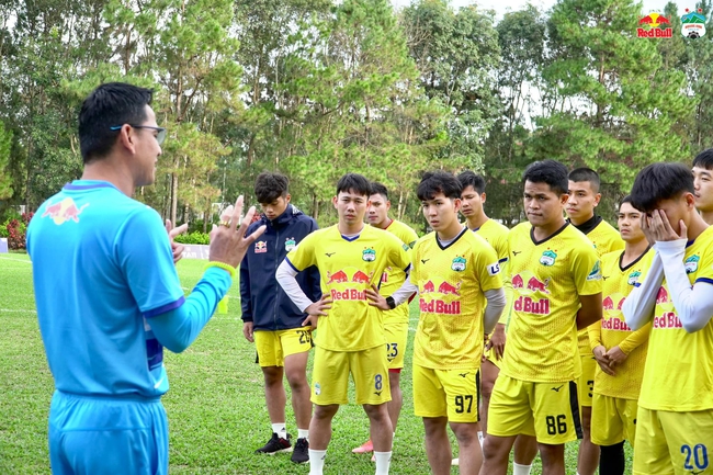 HAGL hội quân cho mùa giải 2023: 3 tân binh gồm những ai? - Ảnh 1.