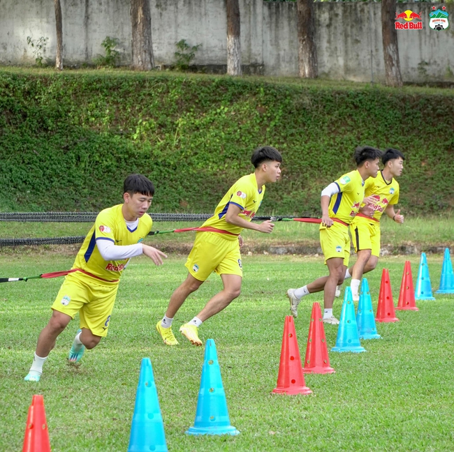 HAGL hội quân cho mùa giải 2023: 3 tân binh gồm những ai? - Ảnh 13.