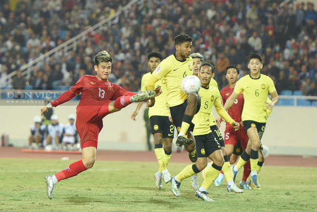 Bóng đá Việt Nam đã vượt xa trình độ bóng đá Malaysia - Ảnh 1.